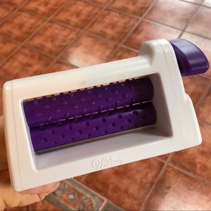 Wilton fondant texture roller